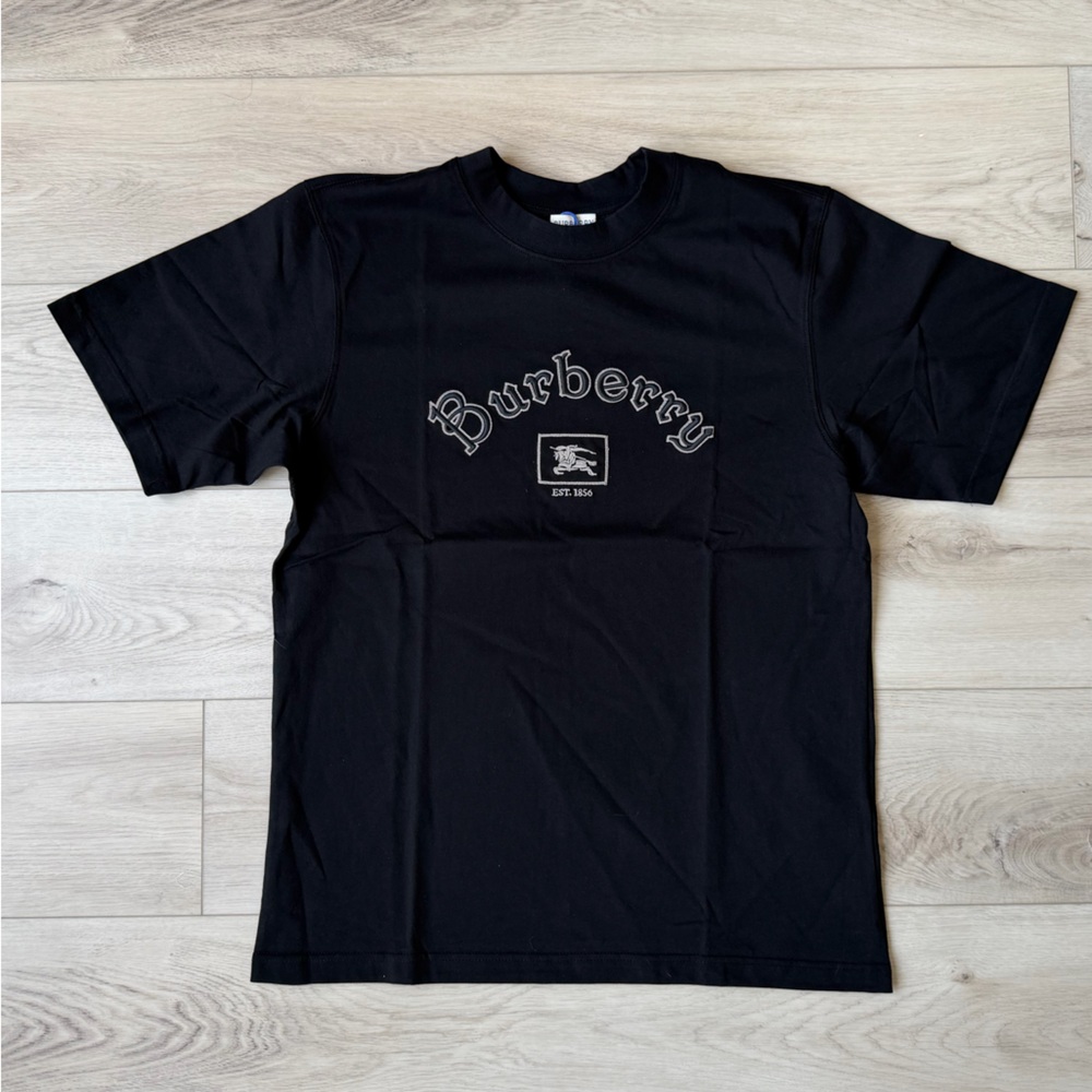Burberry Gothic Logo Cotton T-Shirt Men’s Small Black NWT Designer Tee